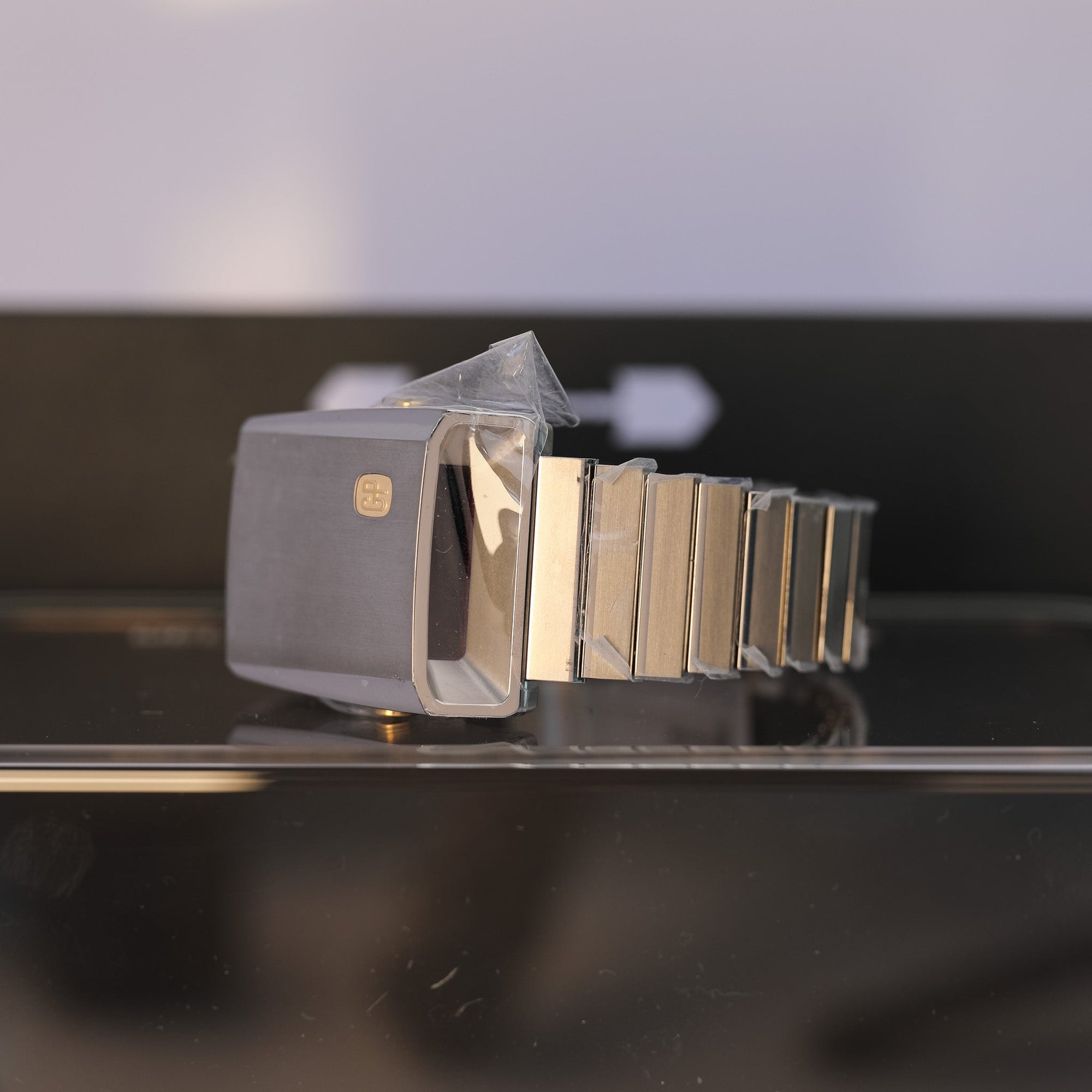 Girard-Perregaux Casquette 2.0 Titanium &amp; Gold 39800-21-3199-6CM - WATCHXNYC