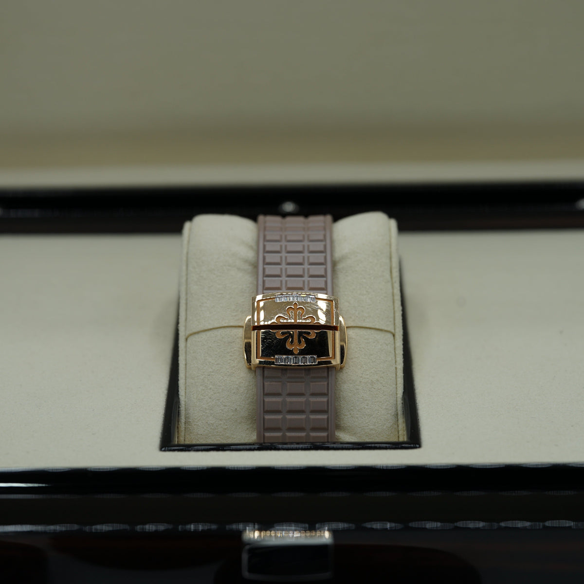 Patek Philippe  Aquanaut 35.6 mm Beige Dial with Diamonds 18K Rose Gold Rubber Strap 5072R-001 - WATCHXNYC