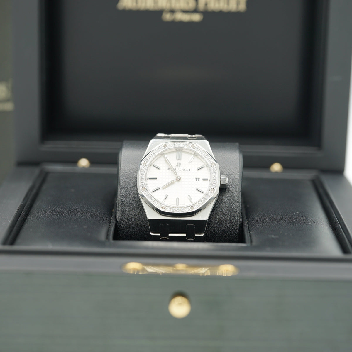 Audemars Piguet Royal Oak Quartz 33 mm Silver Dial with Diamonds Stainless Steel Bracelet 67651ST.ZZ.1261ST.01 - WATCHXNYC