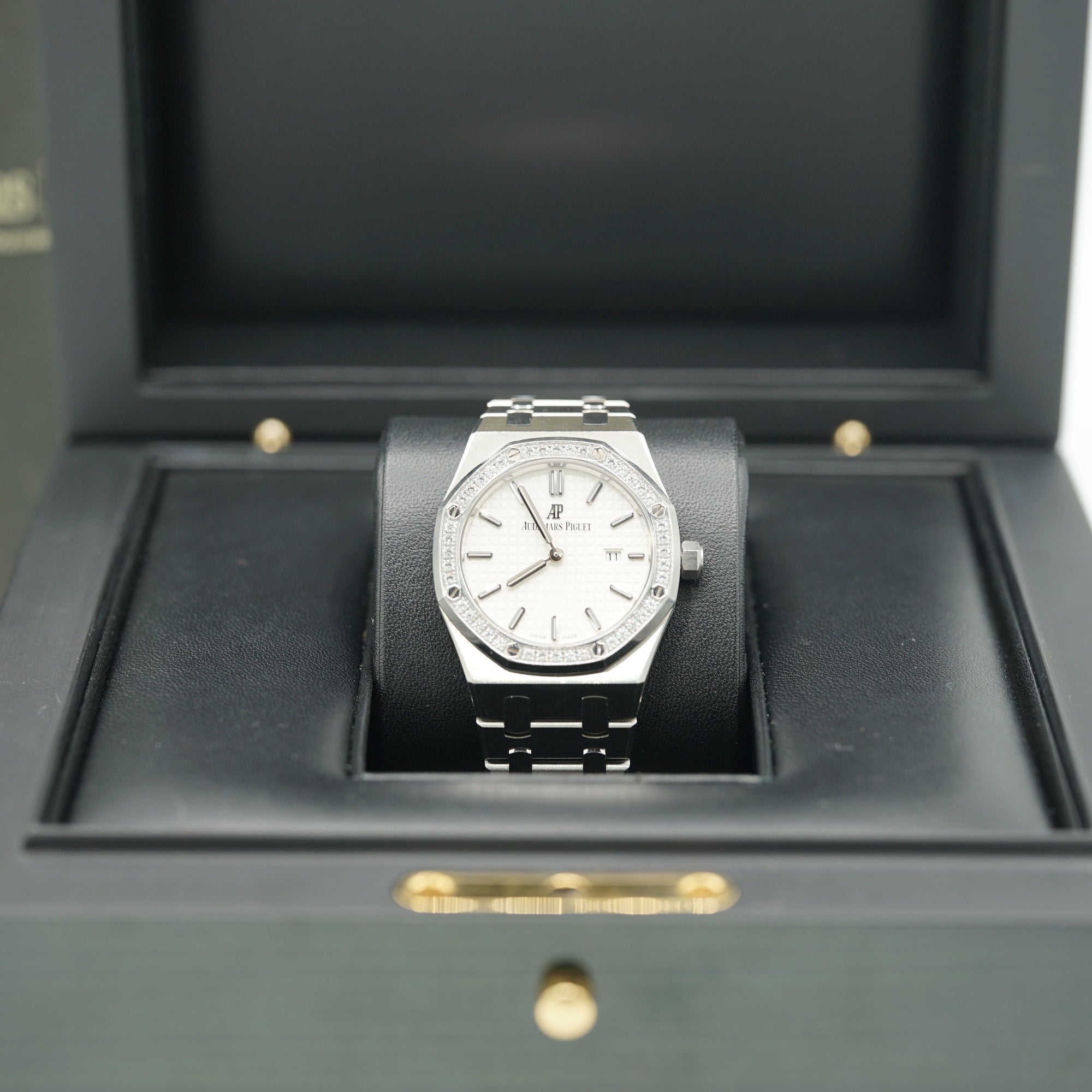 Audemars Piguet Royal Oak Quartz 33 mm Silver Dial with Diamonds Stainless Steel Bracelet 67651ST.ZZ.1261ST.01 - WATCHXNYC