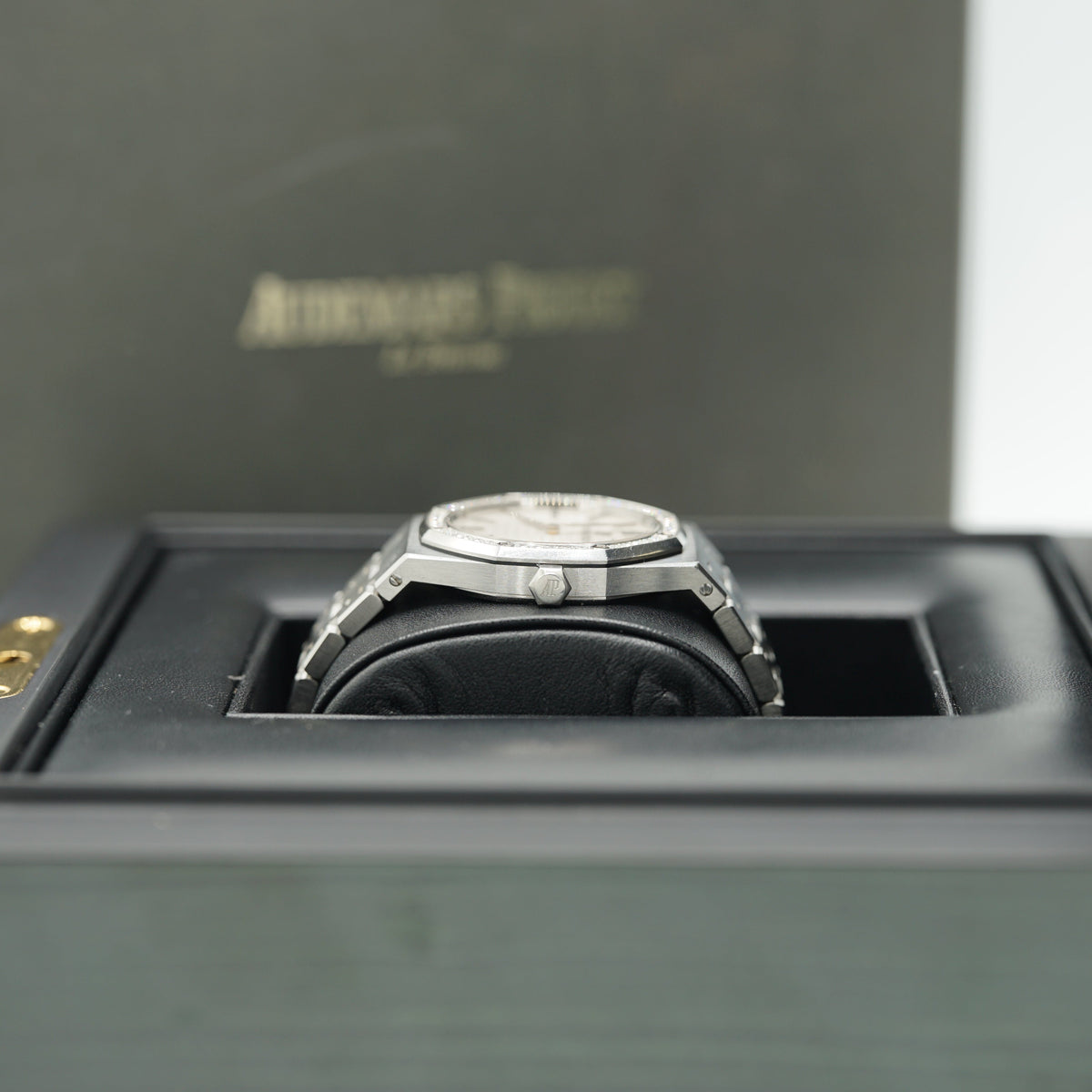 Audemars Piguet Royal Oak Quartz 33 mm Silver Dial with Diamonds Stainless Steel Bracelet 67651ST.ZZ.1261ST.01 - WATCHXNYC