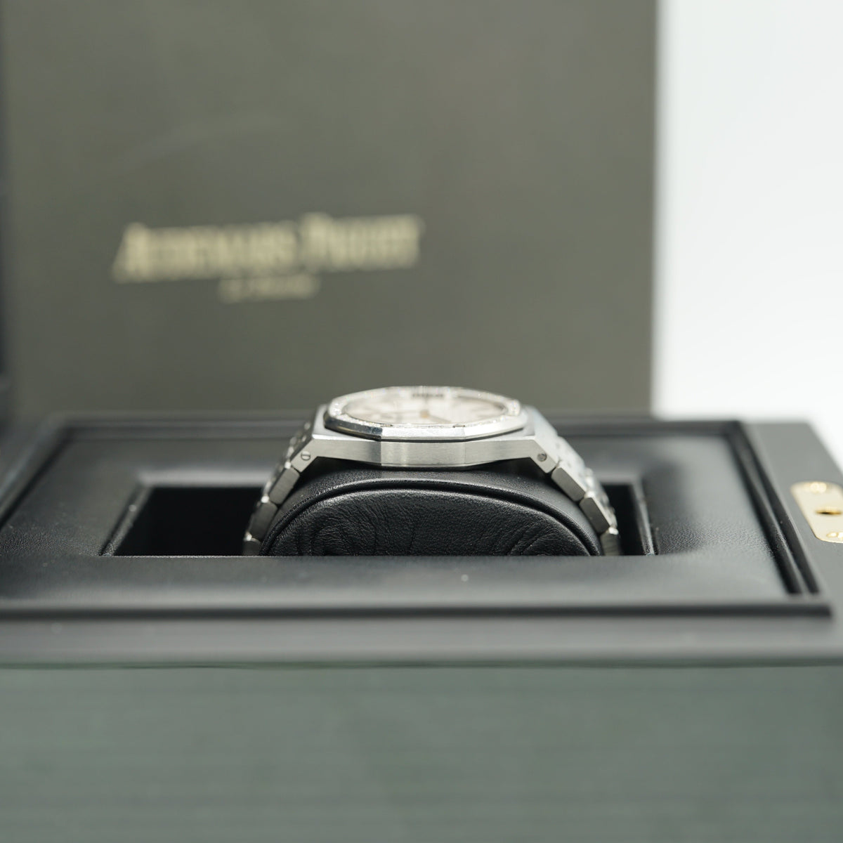 Audemars Piguet Royal Oak Quartz 33 mm Silver Dial with Diamonds Stainless Steel Bracelet 67651ST.ZZ.1261ST.01 - WATCHXNYC