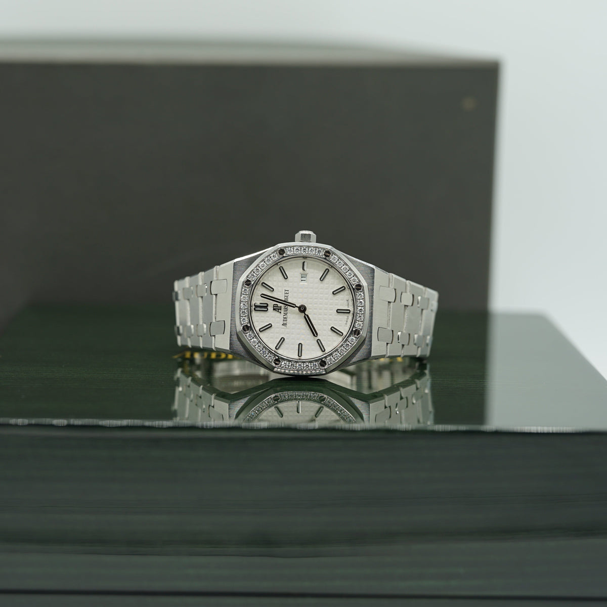 Audemars Piguet Royal Oak Quartz 33 mm Silver Dial with Diamonds Stainless Steel Bracelet 67651ST.ZZ.1261ST.01 - WATCHXNYC